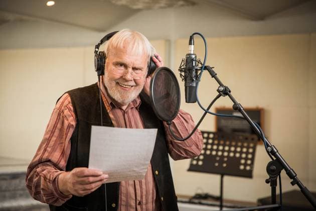 Gunther Emmerlich nimmt Weihnachtslieder auf im Tonstaudio auf der Tannenstraße 2. *** Gunther Emmerlich records Christmas carols in the sound studio at Tannenstraße 2