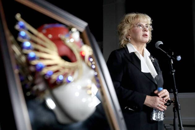 Bilder des Jahres 2020, Entertainment 11 November MOSCOW, RUSSIA - NOVEMBER 10, 2020: Golden Mask Theatre Festival General Director Mariya Revyakina gives a speech during a live broadcast of the 2020 Golden Mask award ceremony at the Stanislavski and Nemirovich-Danchenko Moscow Academic Music Theatre. Vyacheslav Prokofyev TASS  TS0EDB1B