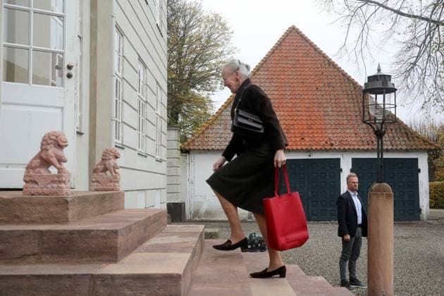 Bilder des Jahres 2020, Entertainment 11 November 10-11-2020 Denmark Queen Margrethe arriving for a accounting meeting in the Classenske Fideicommis Corselitze. The Classenske Fideicommis is a foundation whose income is intended to support education and science as well as to help the less affluent. The Queen has been the patron of the foundation since 1972.  Copyright: xPPEx