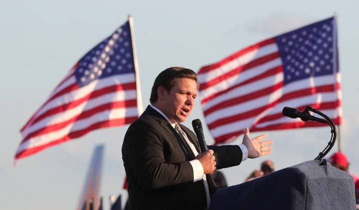 October 12, 2020, Sanford, FL, USA: Florida governor Ron DeSantis delivers remarks before the arrival of President Donald Trump at a campaign rally at Orlando-Sanford International Airport in on Monday, Oct. 12, 2020 in Sanford, Florida. Sanford USA - ZUMAm67_ 20201012_zaf_m67_095 Copyright: xJoexBurbankx