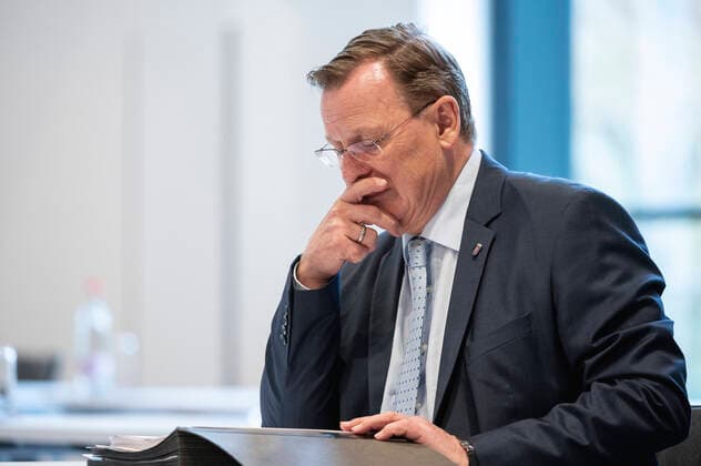 28. PLENARSITZUNG DES THÜRINGER LANDTAGS 11 11 2020 - Erfurt: Ministerpräsident Bodo Ramelow (DIE LINKE) in der 28. Plenarsitzung des Thüringer Landtags in der 7. Wahlperiode am 11. November 2020. _________________
