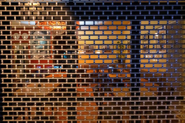 Geschlossene Bar MEENA KUMARI in Prenzlauer Berg. Seit dem 2. November müssen alle gastronomischen Einrichtungen zur Bekämpfung der Carona-Pandemie geschlossen bleiben. Lediglich Lieferservice und Außer-Haus-Verkauf sind noch erlaubt. Lockdown für die Gastronomie in Berlin