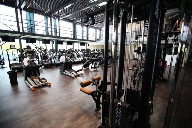 Diez Fitnessstudios in der Corona-Zeit Fitnessgeraete in einem leeren Fitnessstudio Fitnessstudios in der Corona-Zeit Copyright: xEibner-Pressefotox EP_RWS