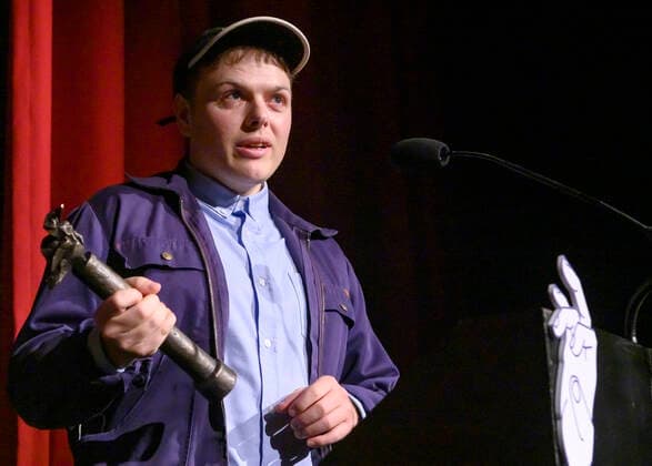 DMA Jazz 2020. Komponist og trommeslager Laurits Hyllested takker for prisen som AArets Jazzkomponist ved Danish Music Awards Jazz 2020 paa Bremen Teater i Koebenhavn 12. november 2020. , Copenhagen Copyright: TorbenxChristensen TorbenxChristensenx COP300 spdk20201113-022444-L