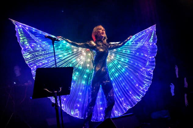 DMA Jazz 2020. Aftenens vaert Jeanett Albeck paa scenen ved Danish Music Awards Jazz 2020 paa Bremen Teater i Koebenhavn 12. november 2020. , Copenhagen Copyright: TorbenxChristensen TorbenxChristensenx COP300 spdk20201113-022701-L