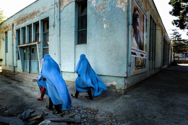 Afghan parliamentary elections Afghan women go to the polls on the voting day, in one of the polling stations of Afghan parliamentary elections on October 2018 in Kabul, Afghanistan. Kabul Polling station Kabul Afghanistan Copyright: xMaryamxMajdx