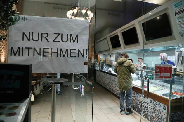 Covid 19: Wien vor dem 2 harten Lockdown Wien, 13.11.2020 Speisen nur zum Mitnehmen, Abholung Lieferservice Take away Speisen zum Abholen Selbstabholung Wien Austria