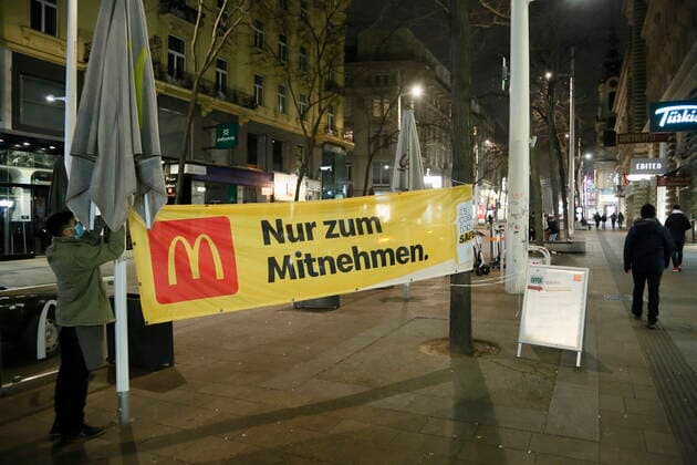 Covid 19: Wien vor dem 2 harten Lockdown Wien, 13.11.2020 Speisen nur zum Mitnehmen, Abholung Lieferservice Take away Speisen zum Abholen Selbstabholung Wien Austria