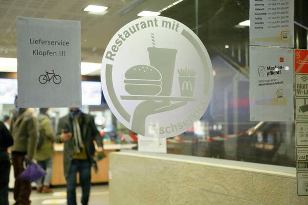 Covid 19: Wien vor dem 2 harten Lockdown Wien, 13.11.2020 Speisen nur zum Mitnehmen, Abholung, Lieferservice Lieferservice Take away Speisen zum Abholen Selbstabholung Wien Austria