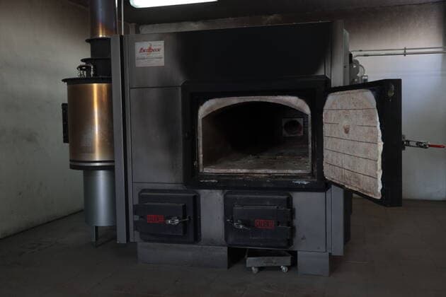 Mexiko, Eindrücke aus Krematorium in Nezahualcoyotl Nov 13, 2020 - Nezahualcoyotl, Mexico - JUAN CARLOS is 36 years old, 8 working in the municipal cemetery of Nezahualc—yotl as a body incinerator, before the pandemic Juan burned 1 body a day after the pandemic he burned 6 a day. Nezahualcoyotl Mexico - ZUMAp241 20201113_new_p241_001 Copyright: xDavidxPeinadox
