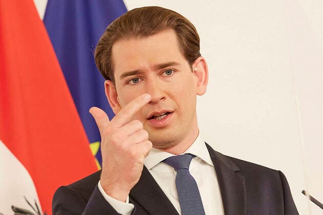 Bilder des Jahres 2020, News 11 November News Themen der Woche KW46 News Bilder des Tages - Wien 14.11.2020 - Corona-Krise - Heute am Nachmittag fand im Bundeskanzleramt eine Pressekonferenz der Regierungsspitze zur Coronavirus-Krise statt. Aufgrund der beständig steigenden Infiziertenzahlen wurden neue Massnahmen verkündet. So wurde ein neuer, zweiter harter Lockdown ab Dienstag 17.11.2020 beschlossen bei dem nach der Gastronomie auch der Handel für einige Wochen geschlossen bleiben muss. Nur Lebensmittelgeschäfte, Apotheken und Drogerien dürfen öffnen. Schulen stehen für Betreuungsfälle zur Verfügung. PHOTO: Bundeskanzler Sebastian Kurz (ÖVP). Corona crisis - A press conference on the coronavirus crisis took place in the Federal Chancellery this afternoon. Due to the constantly increasing number of infected people, ne 