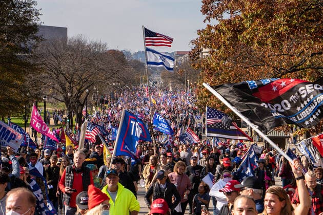 Bilder des Jahres 2020, News 11 November News Themen der Woche KW46 News Bilder des Tages Pro President Trump supporters who are part of the Million MAGA March , make their way to the Supreme Court in Washington, DC on Saturday, November 14, 2020. Some of President Trump s staff are pushing to keep him in office in spite of an obvious win for President elect Joe Biden in both electoral and popular votes causing a national security crisis.  WAP20201114506 KENxCEDENO