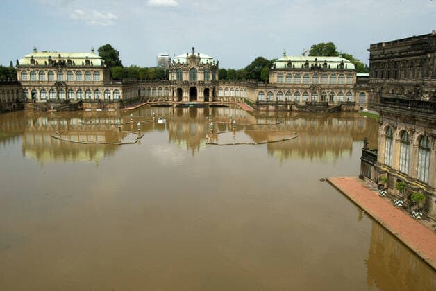 Dresden, Sachsen, Innenstadt, Zwinger, Hochwasser, aufgenommen am 16. August 2002. *** Dresden, Saxony, city centre, Zwinger, flood, recorded on 16 August 2002