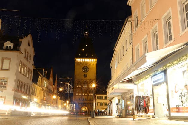Maximilianstraße und Altpörtel in Speyer, Rheinland-Pfalz