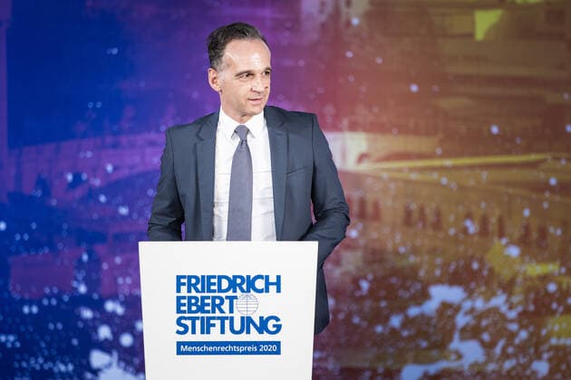 Heiko Maas, Bundesaussenminister, haelt die Laudation fuer Zoran Zaev (nicht im Bild), Ministerpraesident von Nordmazedonien, im Rahmen der Verleihung des Menschenrechtspreise 2020 der Friedrich-Ebert-Stiftung in Berlin, 16.11.2020. Berlin Germany