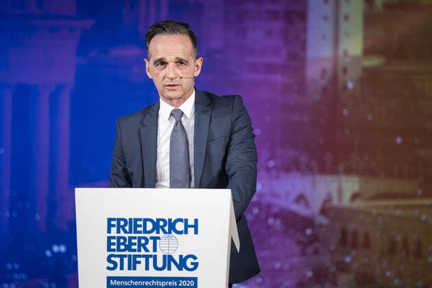 Heiko Maas, Bundesaussenminister, haelt die Laudation fuer Zoran Zaev (nicht im Bild), Ministerpraesident von Nordmazedonien, im Rahmen der Verleihung des Menschenrechtspreise 2020 der Friedrich-Ebert-Stiftung in Berlin, 16.11.2020. Berlin Germany