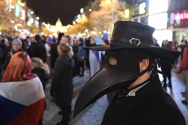 Hundreds of people up to more than one thousand, according to some estimates, were protesting against the Czech government anti-epidemic measures in the centre of Prague, Czech Republic, November 17, 2020. (CTKxPhoto OndrejxDeml) CTKPhotoP202011170648401  _DML5743