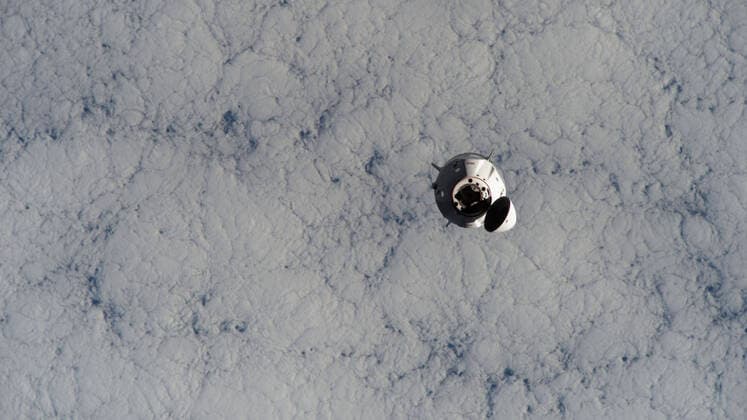 Bilder des Jahres 2020, News 11 November News Themen der Woche KW47 News Bilder des Tages November 17, 2020, Earth Atmosphere: The SpaceX Crew Dragon spacecraft is pictured approaching the International Space Station for a docking. The Crew Dragon, with astronauts Michael Hopkins, Victor Glover, Shannon Walker and Soichi Noguchi aboard, would dock to the Harmony module s forward port shortly afterward. Earth Atmosphere - ZUMAz03_ 20201117_sha_z03_481 Copyright: xNASAx