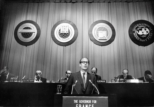 September 30, 1969, Washington, District of Columbia, USA: Minister of the Economy and Finance Valo ry Giscard d Estaing of France addresses the second session of the International Monetary Fund Annual Board of Governors Meeting in Washington, DC on September 30, 1969. Seated behind Minister Giscard d Estaing, from left to right: Robert S. McNamara, President of the World Bank; Morton M. Mendels, Secretary, World Bank; Edidio Iannella, Chairman, Board of Governors, World Bank; Jose Maria Dagnino Pastore, Chairman, Board of Governors, IMF; Lawrence Hebbard, Secretary, IMF; and Pierre-Paul Schweitzer, Managing Director, IMF Washington USA - ZUMAs152 19690930_zaa_s152_002 Copyright: xArniexSachsx-xCnpx