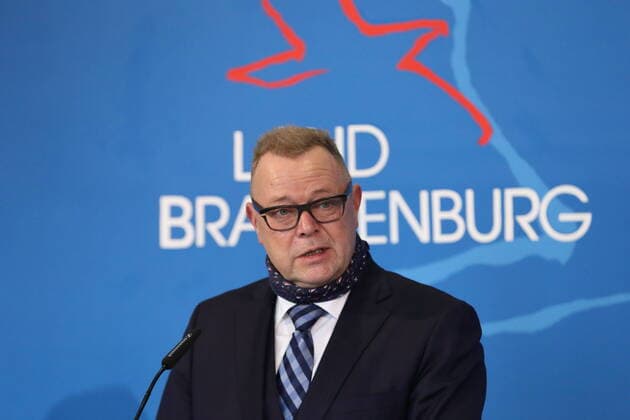 Michael Stübgen (CDU, Minister des Inneren und für Kommunales) während einer Pressekonferenz zur Bilanz nach einem Jahr Kenia-Koalition im Land Brandenburg, Staatskanzlei, Potsdam, 18. November 2020. PK Ein Jahr Kenia-Koalition in Brandenburg