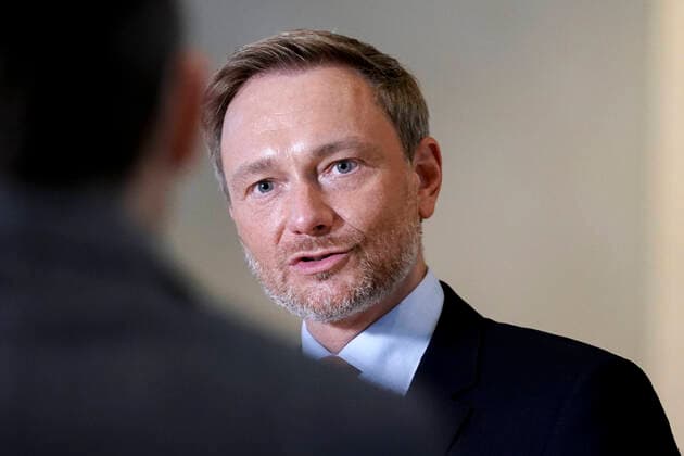 191. Sitzung des Deutschen Bundestag in Berlin Aktuell, 18.11.2020, Berlin, Christian Lindner (FDP) im Portrait bei einem Interview waehrend der Abstimmung zur epedemischen Lage (Corona) bei der 191. Sitzung des Deutschen Bundestag in Berlin Berlin Berlin Deutschland