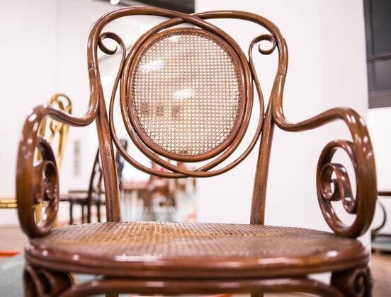 Designklassiker von Michael Thonet 200 Jahre Thonet *** 200 Years Thonet Thonet Stuhl und THONET Möbel in einer Jubiläumsausstellung ,,200 Jahre Thonet im Museum für angewandte Kunst in Wien MAK, Österreich. Jänner 2020 *** Thonet chair and THONET furniture in the exhibition ,,200 years Thonet in the museum for contemporary arts, MAK in Vienna, Austria. January 2020. Museum für angewandte Kunst, MA 