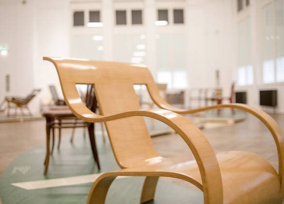 Designklassiker von Michael Thonet 200 Jahre Thonet *** 200 Years Thonet Thonet Stuhl und THONET Möbel in einer Jubiläumsausstellung ,,200 Jahre Thonet im Museum für angewandte Kunst in Wien MAK, Österreich. Jänner 2020 *** Thonet chair and THONET furniture in the exhibition ,,200 years Thonet in the museum for contemporary arts, MAK in Vienna, Austria. January 2020. Museum für angewandte Kunst, MA 