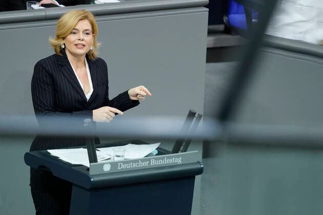 News Themen der Woche KW47 News Bilder des Tages 192. Sitzung des Deutschen Bundestag und Debatte Aktuell, 19.11.2020, Berlin, Julia Kloeckner die Bundesministerin fuer ErnaÌˆhrung und Landwirtschaft bei ihrer Rede bei zum Gentechnikstandort Deutschland bei der 192. Sitzung des Deutschen Bundestag in Berlin Berlin Berlin Deutschland *** 192 Session of the German Bundestag and debate on current issues, 19 11 2020, Berlin, Julia Kloeckner the Federal Minister for ErnaÌˆhrung and Agriculture during her speech on Germany as a location for genetic engineering at the 192 Session of the German Bundestag in Berlin Berlin Berlin Germany