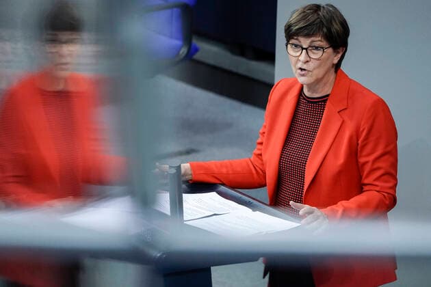 192. Bundestagssitzung in Berlin Aktuell, 19.11.2020, Berlin, Saskia Esken im Portrait bei ihrer Rede zum Thema Aktuelle Stunde - Wirksame Hilfen für Schulen in der Pandemie bei der 192. Sitzung des Deutschen Bundestag in Berlin Berlin Berlin Deutschland