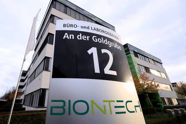 BIONTECH ZENTRALE in Mainz COVID 19 BIONTECH PFIZER SARS-CoV-2 VACCINE Impfung- Impfstoff 20.11.2020 in Mainz