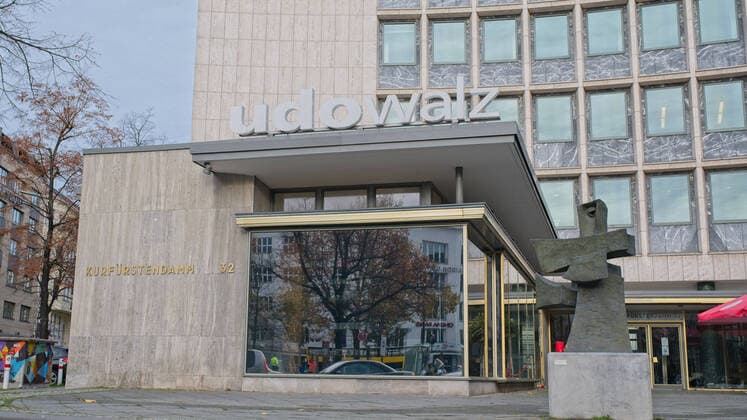 Bilder des Jahres 2020, Entertainment 11 November Entertainment Themen der Woche KW47 Berlin GER, Berlin, 22.11.20, Udo Walz - Kurfuerstendamm 32 Udo Walz, Geschaeft - Friseur, Aussenansicht, 21.11.20, 28.09.20, *** Berlin GER, Berlin, 22 11 20, Udo Walz Kurfuerstendamm 32 Udo Walz, shop hairdresser, exterior view, 21 11 20, 28 09 20, Copyright: xUwexKochx EP_UKH