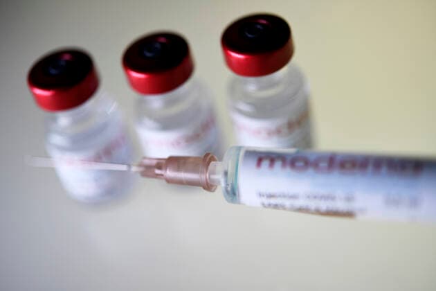 MODERNA Impfstoff STOCK FOTO COVID 19 SARS-CoV-2 VACCINE Impfung- Impfstoff Stock Bilder vom 22.11.2020 Meerbusch