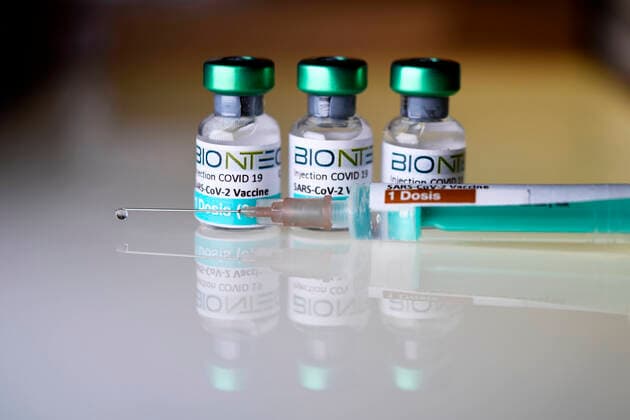 BIONTECH Impfstoff STOCK FOTO COVID 19 SARS-CoV-2 VACCINE Impfung- Impfstoff Stock Bilder vom 22.11.2020 Meerbusch