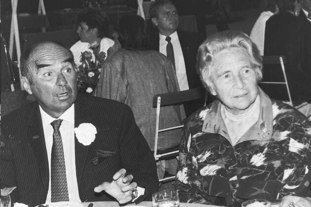 Archiv Johannes Fuerst von Thurn und Taxis Gertrud Goppel Muenchen 1986 Archiv Motive Schloss Schleissheim in Oberschleissheim Franz Heubl Landtagspraesident Sommerempfang Muenchen *** Archive Johannes Fuerst von Thurn und Taxis Gertrud Goppel Munich 1986 Archive Motifs Schleissheim Castle in Oberschleissheim Franz Heubl President of the State Parliament Summer Reception Munich
