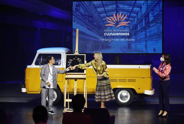 23-11-2020 Amsterdam Queen Maxima at the award ceremony, to ISH Dance Collective, of the Prins Bernhard Cultuurfonds 2020 at the Kromhouthal in Amsterdam. The Cultuurfonds awards this oeuvre prize of 150.000 euro, annually to a person or institution with a great track record in the field of culture, nature or science in the Netherlands  Copyright: xPPEx