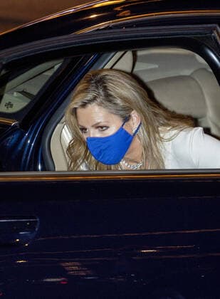 25-11-2020 Amsterdam Queen Máxima arriving for the announcement of the winners of the Koning Willem I prize in the Beurs van Berlage in Amsterdam. The Koning Willem I Foundation was established in 1958 on the initiative of De Nederlandsche Bank by a number of organizations associated with the business community. The aim of the foundation is to give new impulses to the national economy and thus to increase the reputation of the Dutch business community.  Copyright: xPPEx