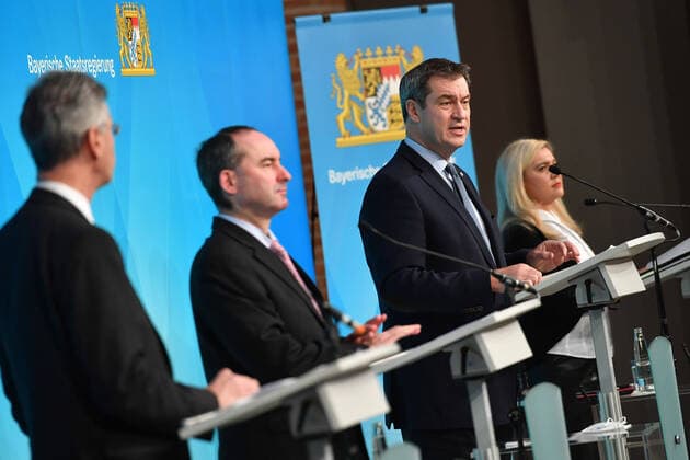 v.li:Prof. Dr.Michael PIAZOLO (Kultusminister), Hubert AIWANGER (Freie Waehler,Wirtschaftsminister Bayern),Markus SOEDER (Ministerpraesident Bayern und CSU Vorsitzender), Melanie HUML (Gesundheitsministerin). Pressekonferenz der Bayerischen Staatsregierung- zum Thema Corona Pandemie und Verlaengerung der Massnahmen am 26.11.2020 im Prinz Carl Palais in Muenchen.