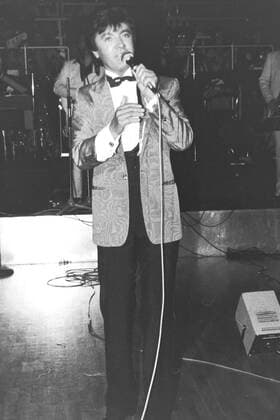 Archiv Rex Gildo Saenger Show Muenchen 1984 Archiv Motive Deutsches Theater Gong Ball Muenchen *** archive Rex Gildo singer show Munich 1984 archive motives German Theatre Gong Ball Munich