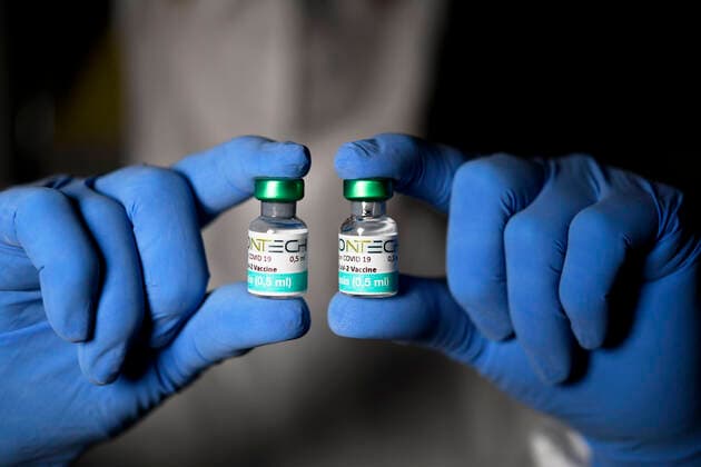 BIONTECH Impfstoff SYMBOLBILD STOCK FOTO COVID 19 SARS-CoV-2 VACCINE Impfung- Impfstoff Stock Bilder vom 22.11.2020 Meerbusch