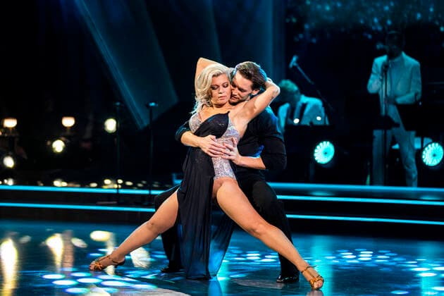 Bilder des Jahres 2020, Entertainment 11 November Entertainment Themen der Woche KW48 News Bilder des Tages SARA & MORTEN - RUMBA Dancing With A Stranger (Acoustic) - Sam Smith. Vild med dans program 9 paa TV2. Kendte dyster om at blive aarets bedste dansere i Vild Med Dans saeson 17 i Koebenhavn, fredag den 27. november 2020. , *** SARA MORTEN RUMBA Dancing With A Stranger Acoustic Sam Smith Wild with dance program 9 on TV2 Celebrities compete to become the best dancers of the year in Wild With Dance season 17 in Copenhagen, Friday 27 November 2020,  Copyright: MartinxSylvestx cop200 spdk20201127-204116-L