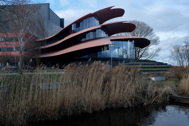 Architektur von Gottfried Böhm das Hans-Otto-Theater Potsdam von dem Architekten und Pritzker-Preisträger Gottfried Böhm entworfen, ist ein am Tiefen See gelegenen Theatergebäude 2017-04-13 *** the Hans Otto Theater Potsdam, designed by the architect and Pritzker prize winner Gottfried Böhm, is a theater building located at the Tiefen See 2017 04 13
