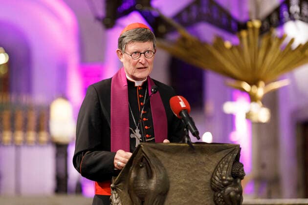 Zu Beginn des neuen Kirchenjahres luden der Kölner Erzbischof Rainer Maria Kardinal Woelki und der Präses der Evangelischen Kirche im Rheinland Manfred Rekowski auch in diesem Jahr zu einer ökumenischen Vesper am Vorabend des 1. Advent ein in der Kölner Basilika St. Aposteln. Aufgrund der Coronakrise galten gewisse Sicherheitsregeln wie das Tragen von Mundschutz. Kardinal Woelki steht wegen seines Umgangs mit einem Missbrauchsgutachten einer Münchner Kanzlei in der Kritik. Köln, 28.11.2020 *** At the beginning of the new church year, Cologne Archbishop Rainer Maria Cardinal Woelki and the President of the Evangelical Church in the Rhineland Manfred Rekowski again invited to an ecumenical vesper on the eve of the 1st Advent in the Basi Foto:xC.xHardtx xFuturexImage