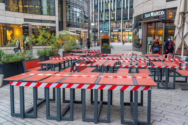 Geschlossener Gastronomie am Kö-Bogen Center, während des zweiten Lockdowns in der Corona Krisen, Düsseldorf, NRW, Deutschland, Corona Situation Düsseldorf
