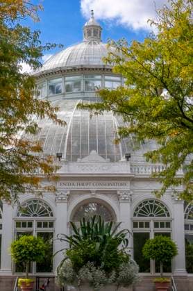 Enid A. Haupt Conservatory and pond with water lilies Greenhouse, New York Botanical Garden, Bronx, New York City, New York State, USA. New York New York USA Copyright: xSergixReboredox SRE-BS5349