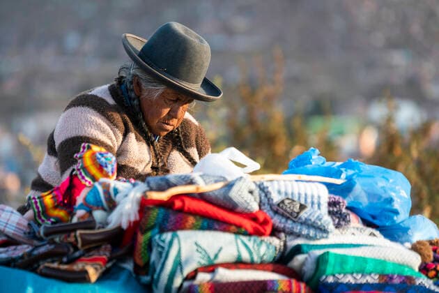 Senior female vendor selling sweaters, Cusco, Peru Cusco, Cusco, Peru CR_FHNX201130A-532736-01 EDITORIAL USE ONLY