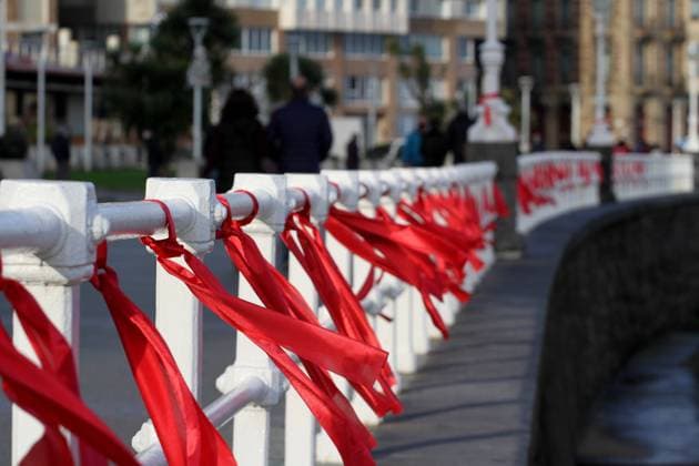 Spain: Red ribbons in Aids Day Gijon fills with red ribbons to commemorate World AIDS Day in the beach of San Lorenzo. Asturias Spain Copyright: MercedesxMenendez