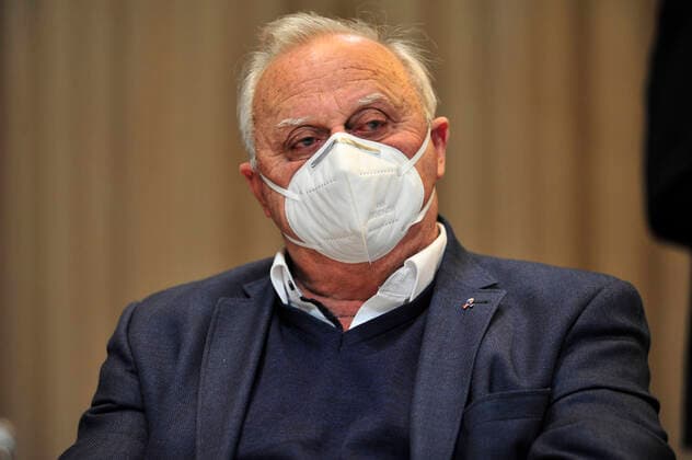 Das Saarländische Plenum kommt am Dienstag (01.12.2020) zu einer Sondersitzung in der Saarlandhalle in Saarbrücken zusammen. Künftig wird der saarländische Landtag vor jedem Inkrafttreten einer neuen Corona-Rechtsverordnung zu einer Sondersitzung einberufen. Im Bild: Innenminister Klaus Bouillon (CDU).