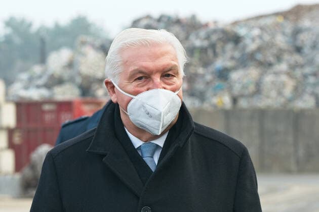 Bilder des Jahres 2020, News 12 Dezember News Themen der Woche KW49 News Bilder des Tages Oranienburg GER, Berlin, 02.12.20, Bundespraesident Frank Walter Steinmeier bei Firma Grunske BPr Frank Walter Steinmeier besuch der Firma Grunske Metall-Recycling, 02.12.2020, *** Oranienburg GER, Berlin, 02 12 20, German President Frank Walter Steinmeier at Grunske BPr Frank Walter Steinmeier visits Grunske Metall Recycling, 02 12 2020, Copyright: xUwexKoch xEibner-Pressefotox EP_ukh
