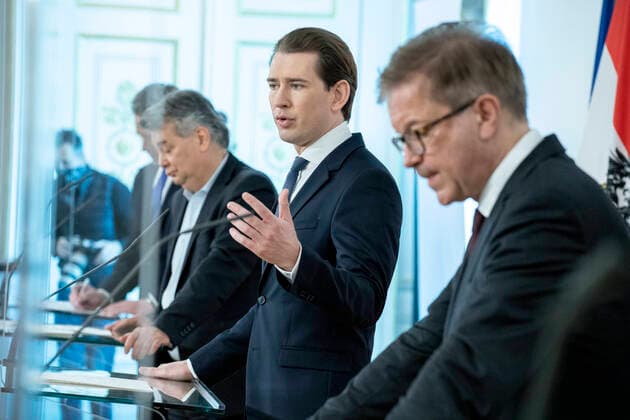 News Themen der Woche KW49 News Bilder des Tages Ministerrat Wien: Lockerungen nach dem 2. Lockdown *** Council of Ministers Vienna: Loosening up after Lockdown 2 Pressefoyer nachdem Ministerrat Wien: Lockerungen nach dem 2. Lockdown in Österreich. Im Bild: Gesundheitsminister Rudolf Anschober (GRÜNE), Innenminister Karl Nehammer (ÖVP), Bundeskanzler Sebastian Kurz (ÖVP), Vizekanzler Werner Kogler (GRÜNE). Wien, Österreich. 02.12.2020 *** Press Foyer after the Council of Ministers in Austria: First loosening up after the second Lockdown. Picture: Minister of Health Rudolf Anschober (GREEN), Minister of the Interior Karl Nehammer (OEVP), Vice Chancellor Werner Kogler (GREEN) and Federal Chancellor Sebastian Kurz (OEVP). Vienna, Austria. December 2nd, 2020. Bundeskanzleramt, 1010 Wien 