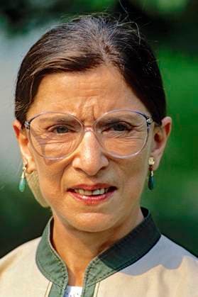 IMAGO ICONS: Ruth Bader Ginsburg Berühmte Feministinnen, Ruth Bader Ginsburg Washington, DC. USA, August 3, 1993 Newly confirmed by the Senate Judiciary committee Ruth Bader Ginsburg Associate Justice of the Supreme Court speaks to the news media in the Rose Garden of the White House Copyright: xMarkxReinstein xMediaPunchx
